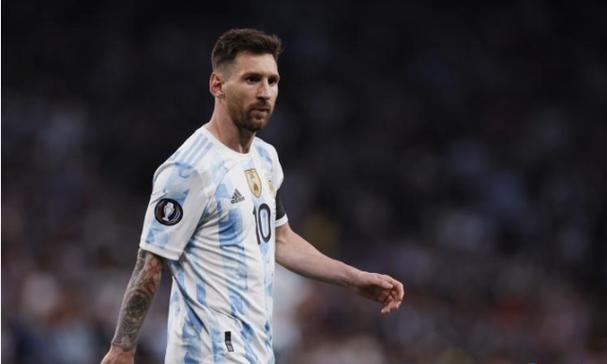 1996年，他与董建华竞选特首失败，如今仅靠收租就能日入几个亿